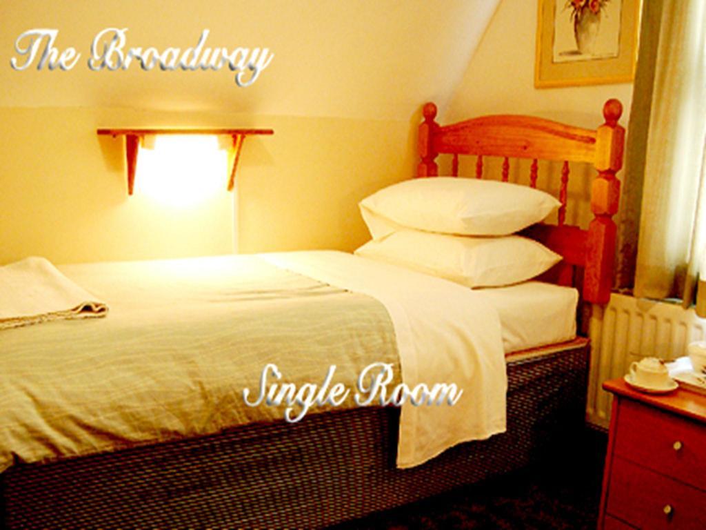 Surbiton Broadway Lodge Bed And Breakfast الغرفة الصورة