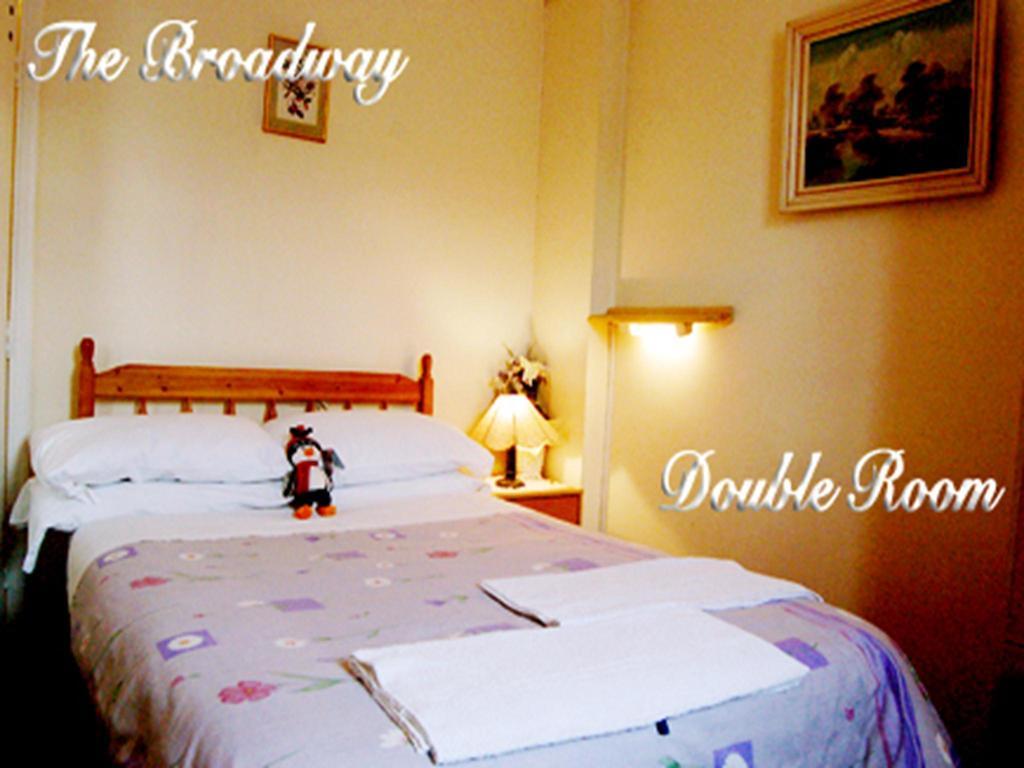 Surbiton Broadway Lodge Bed And Breakfast الغرفة الصورة