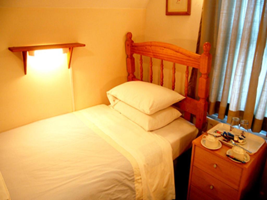 Surbiton Broadway Lodge Bed And Breakfast الغرفة الصورة
