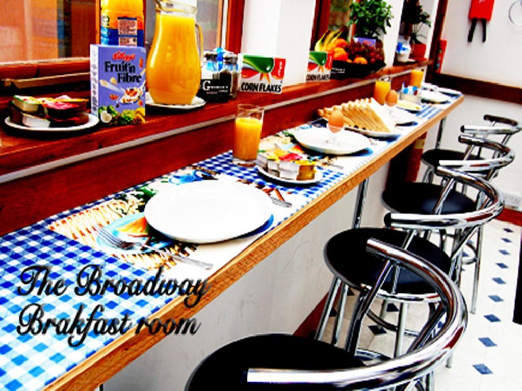Surbiton Broadway Lodge Bed And Breakfast المظهر الخارجي الصورة
