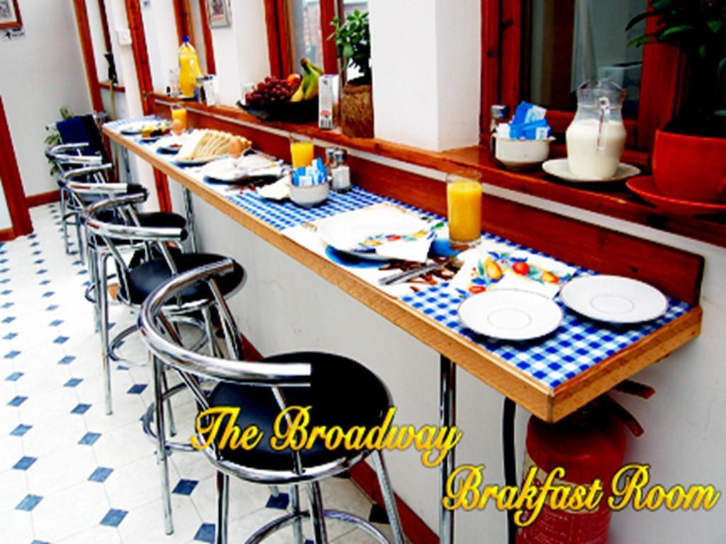 Surbiton Broadway Lodge Bed And Breakfast المظهر الخارجي الصورة