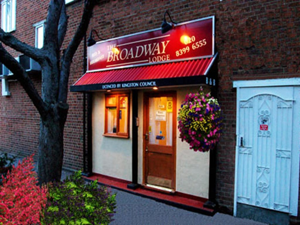 Surbiton Broadway Lodge Bed And Breakfast المظهر الخارجي الصورة