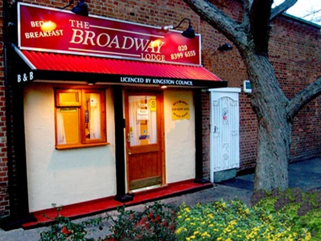 Surbiton Broadway Lodge Bed And Breakfast المظهر الخارجي الصورة